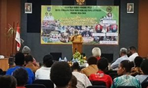 Wakil Gubernur Papua Selatan, Paskalis Imadawa sedang berikan sambutan – Surya Papua/IST
