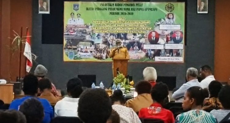 Wakil Gubernur Papua Selatan, Paskalis Imadawa sedang berikan sambutan – Surya Papua/IST