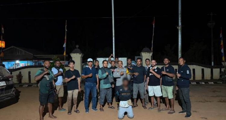 Pelaku yang diamankan Satreskrim Polres Merauke usai melakukan pembunuhan seorang wanita – Surya Papua/IST