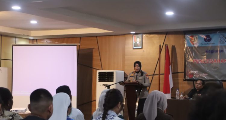 Wakil Ketua Forum Perlindungan Perempuan dan Anak (PPA) Kabupaten Merauke, Kompol Nuryanti sedang berikan sambutan – Surya Papua/IST