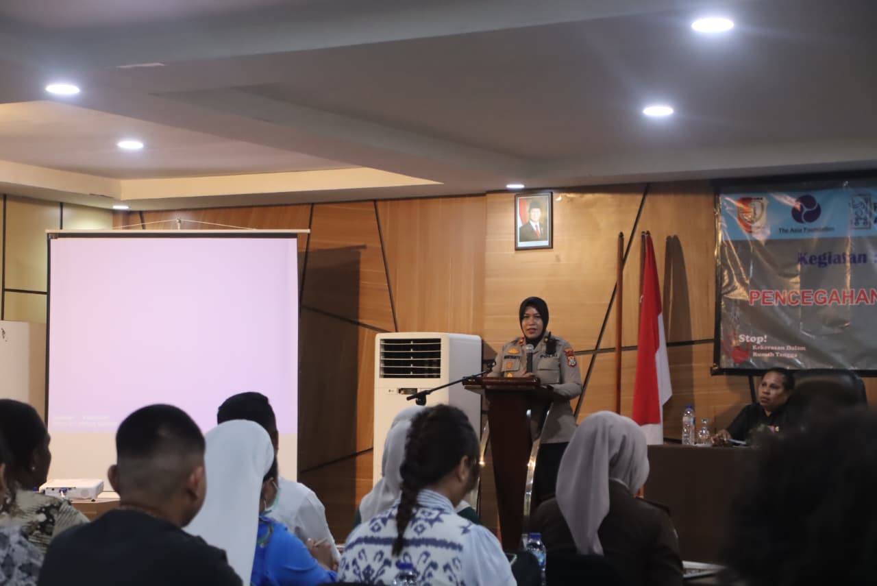 Wakil Ketua Forum Perlindungan Perempuan dan Anak (PPA) Kabupaten Merauke, Kompol Nuryanti sedang berikan sambutan – Surya Papua/IST
