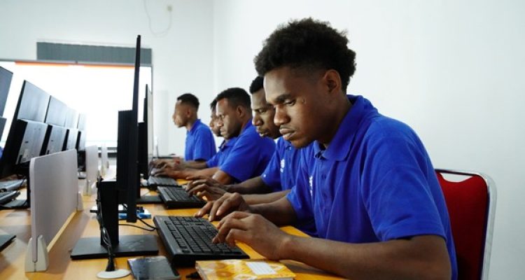 Pelatihan computer bagi generasi Papua oleh TSE Group – Surya Papua/IST