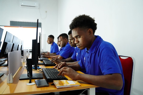 Pelatihan computer bagi generasi Papua oleh TSE Group – Surya Papua/IST