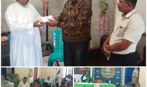 asn 4 Penyerahan dana dari gerakan 5 menit ASN Katolik usai perayaan misa di Gereja Santa Theresia Buti – Surya Papua/Frans Kobun