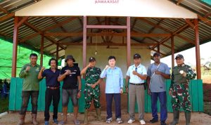 Foto bersama di depan Balai Kampung Rawa Kasat, Distrik Ulilin, Kabupaten Merauke – Surya Papua/IST