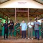 Foto bersama di depan Balai Kampung Rawa Kasat, Distrik Ulilin, Kabupaten Merauke – Surya Papua/IST