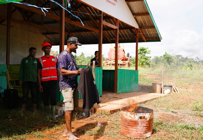 Sosialisasi tentang dampak kebakaran kepada masyarakat di Kampung Rawat Sari – Surya Papua/IST