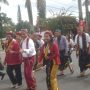 Pengurus, panitia dan peserta Kongres Nasional PMKRI yang diterima secara adat oleh masyarakat Ruteng, Kabupaten Manggarai – Surya Papua/IST