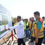 Gubernur Papua Selatan, Apolo Safanpo menunjuk peta lokasi jalan yang dikerjakan di sejumlah kampung di Distrik Kurik – Surya Papua/IST