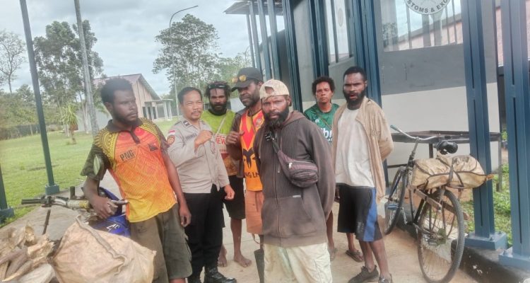 Para pelintas batas dari Negara PNG yang masuk di wilayah PLBN Sota, Kabupaten Merauke – Surya Papua/IST