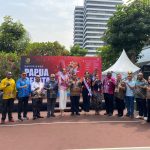 Foto bersama disela-sela promosi berbagai hasil kerajinan masyarakat di Papua Selatan – Surya Papua/IST