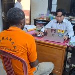 Penyidik Satreskrim Polres Merauke sedang melakukan pemeriksaan terhadap pelaku – Surya Papua/IST