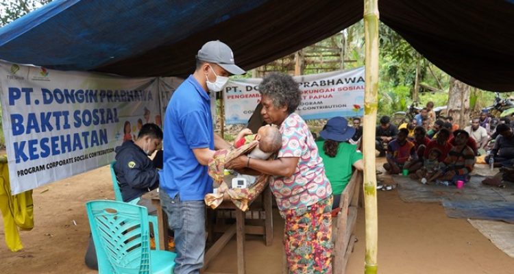Pelayanan kesehatan yang dilaksanakan PT DP kepada masyarakat di Kampung Tagaepe – Surya Papua/IST