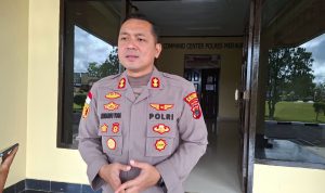 Kapolres Merauke, AKBP Leonardo Yoga berikan keterangan pers kepada wartawan – Surya Papua/IST
