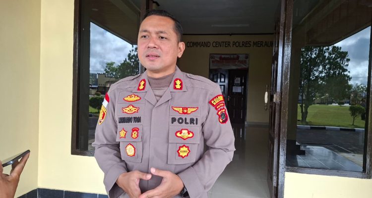 Kapolres Merauke, AKBP Leonardo Yoga berikan keterangan pers kepada wartawan – Surya Papua/IST