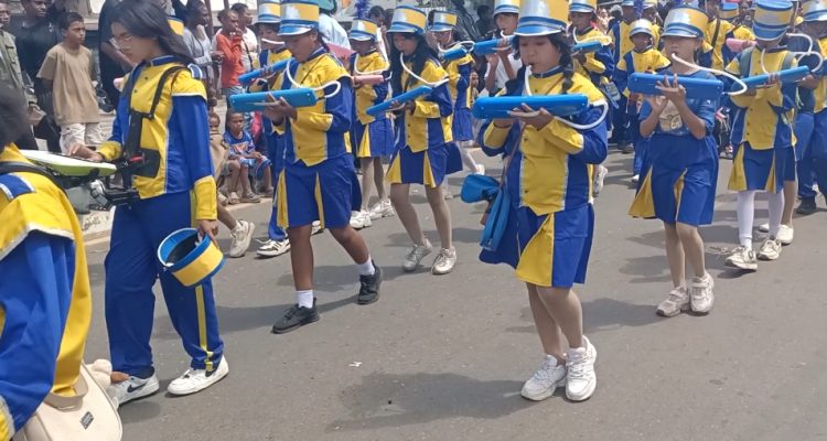 Drum band anak-anak SMP YPPK Yohanes XIII Merauke – Surya Papua/Frans Kobun