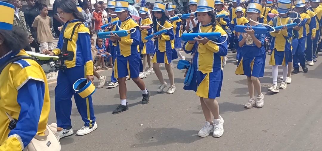 Drum band anak-anak SMP YPPK Yohanes XIII Merauke – Surya Papua/Frans Kobun