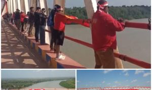 Bendera Merah Putih raksasa saat dibentangkan di Jembatan Tamulik-Okaba, Kabupaten Merauke, Provinsi Papua Selatan – Surya Papua/Frans Kobun