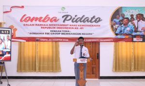 Salah seorang siswa sedang berpidato dalam lomba yang diselenggarakan TSE Group – Surya Papua/IST