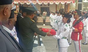 kukuh 7 Pengukuhan 52 anggota Paskibraka oleh Gubernur Papua Selatan, Apolo Safanpo – Surya Papua/IST