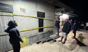 line 1 Rumah pelaku pembunuhan yang dipolice line oleh Satreskrim Polres Merauke – Surya Papua/IST