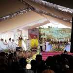 Uskup Agung Merauke, Mgr. Petrus Canisius Mandagi, MSC sedang khotbah pada peringatan 121 Tahun masuknya Gereja Katolik di Papua Selatan – Surya Papua/IST
