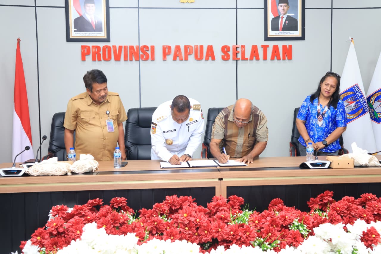 Penandatanganan MoU bersama Akademi Yaleka Maro serta Poltek Pertanian Yasanto Merauke- Surya Papua/IST