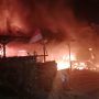 Kebakaran tiga unit rumah bersama satu motor di Jalan Gak, Kelurahan Bambu Pemali dini hari tadi – Surya Papua/IST