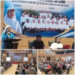 Kepala Sekolah SMP YPPK Yohanes XXIII bersama orangtua saat pertemuan tadi pagi – Surya Papua/Frans Kobun