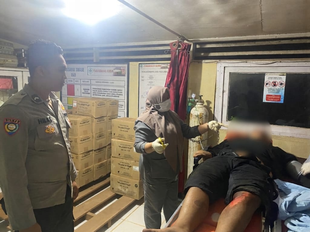 Pengendara sepeda motor yang tewas di tempat setelah bertabrakan dengan truk – Surya Papua/IST