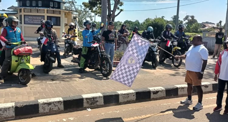 Sesepuh KSC Papua Selatan, Romanus Mbaraka saat melepas peserta touring di Libra – Surya Papua/Frans Kobun