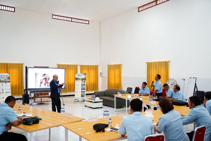 Kegiatan training yang berlangsung di Kantor TSE Group-Asiki, Kabupaten Boven Digoel – Surya Papua/IST
