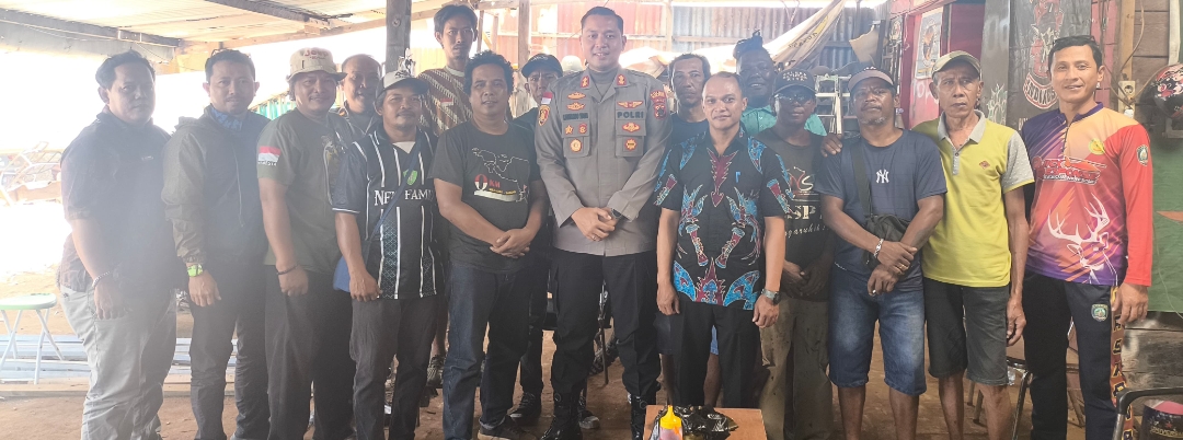 Kapolres Merauke, AKBP Leonardo Yoga foto bersama KSC Papua Selatan – Surya Papua/IST