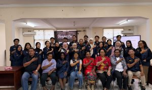Foto bersama dengan Tim dari Universitas Gadjah Mada (UGM) – Surya Papua/IST