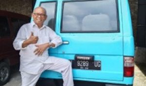 ‘Si biru’ bersama pemiliknya Paul Sudiyo – Surya Papua/IST