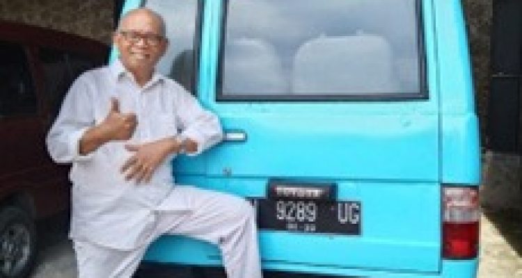 ‘Si biru’ bersama pemiliknya Paul Sudiyo – Surya Papua/IST