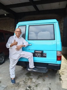 ‘Si biru’ bersama pemiliknya Paul Sudiyo – Surya Papua/IST