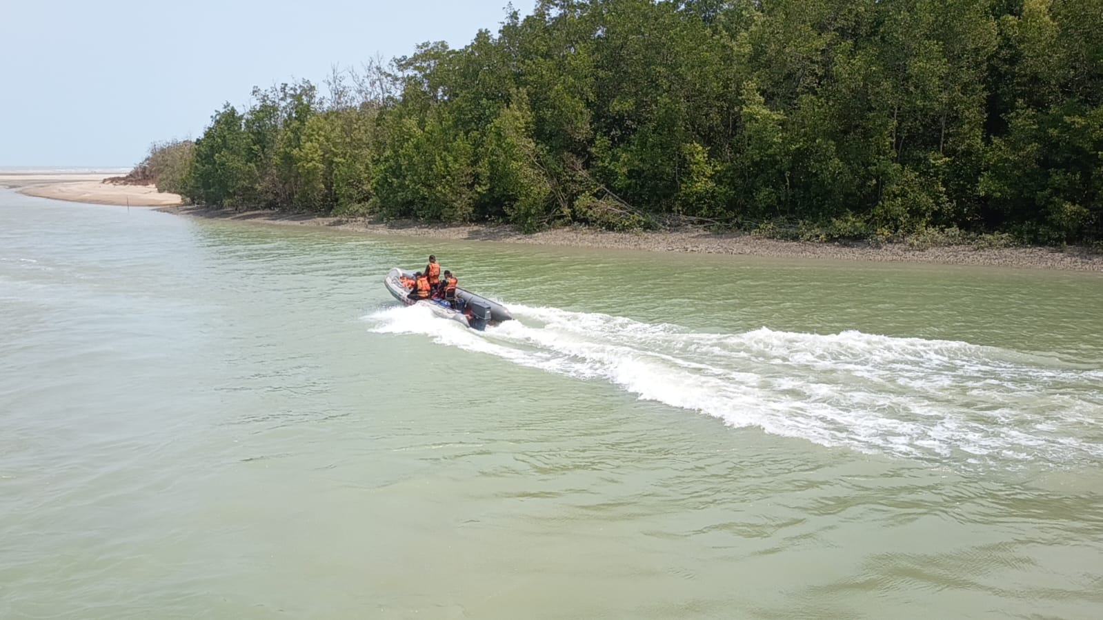 Pencarian pada hari kedua oleh Tim Sar Gabungan terhadap dua korban di Pulau Mooi belum membuah hasil – Surya Papua/IST
