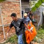 Korban sedang dievakuasi dan dibawa ke kamar mayat RSUD Merauke untuk dilakukan visum – Surya Papua/IST