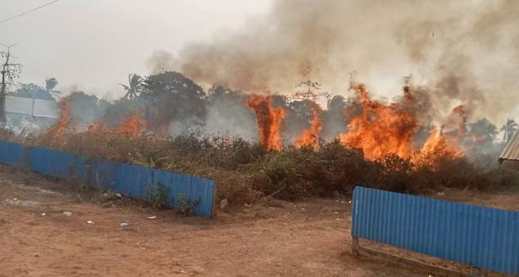 Kebakaran lahan terjadi di Kampung Wonorejo, Distrik Kurik, Kabupaten Merauke-kemarin siang – Surya Papua/IST
