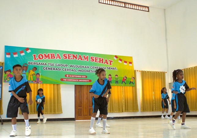 Penampilan anak-anak dari salah satu sekolah dalam lomba senang sehat yang diselenggarakan TSE Group – Surya Papua/IST