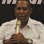 Gubernur Papua Selatan, Apolo Safanpo sedang bicara dalam pertemuan bersama tokoh masyarakat asmat serta perwakilan pemuda – Surya Papua/IST