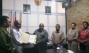 Sejumlah pernyataan tertulis dari keluarga korban yang diterima Ketua MRPS, Damianus Katayu bersama sejumlah pimpinan Pokja – Surya Papua/IST