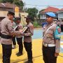 Upacara pemberhentian dua anggota polisi di lingkungan Polres Merauke tadi pagi – Surya Papua/IST