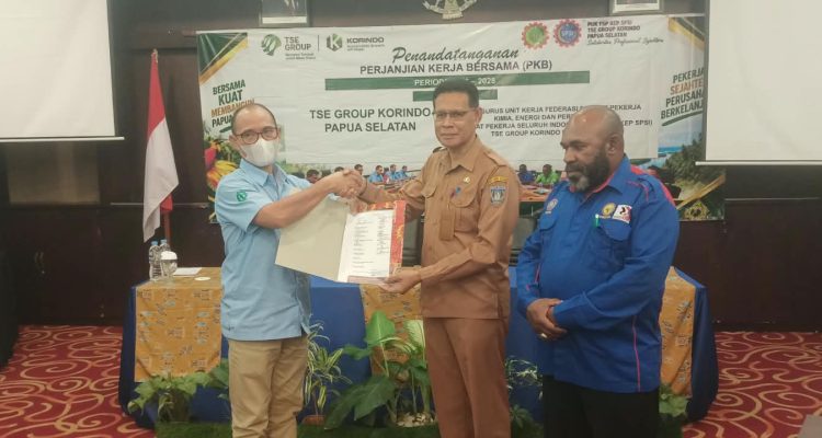 Kepala Dinas Tenaga Kerja, Transmigrasi dan ESDM Provinsi Papua Selatan, Lambertus Ignatius Fatruan – Surya Papua/Frans Kobun