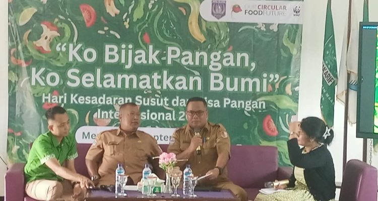 Tiga pembicara dalam talkshow yang dilaksanakan di SMP Al-Ma'arif NU Merauke tadi pagi – Surya Papua/Frans Kobun