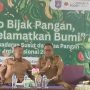 Tiga pembicara dalam talkshow yang dilaksanakan di SMP Al-Ma'arif NU Merauke tadi pagi – Surya Papua/Frans Kobun