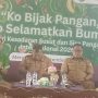 Staf Waste Management Specialist WWF Indonesia Program Papua, Dony Kristiawan sedang bicara- Surya Papua/Frans Kobun