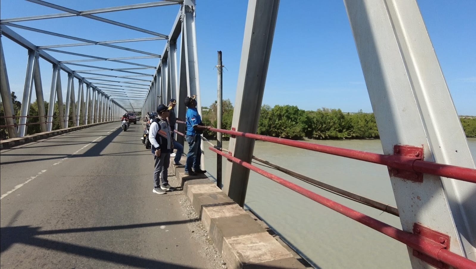 Peninjauan fasilitas di Jembatan Tujuh Wali-Wali oleh Dinas Perhubungan Provinsi Papua Selatan – Surya Papua/IST
