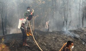 bakaran 9 Kobaran api yang berhasil dipadamkan aparat TNI/Polri di Jagebob – Surya Papua/IST